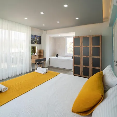 Stunning With Private Pool
